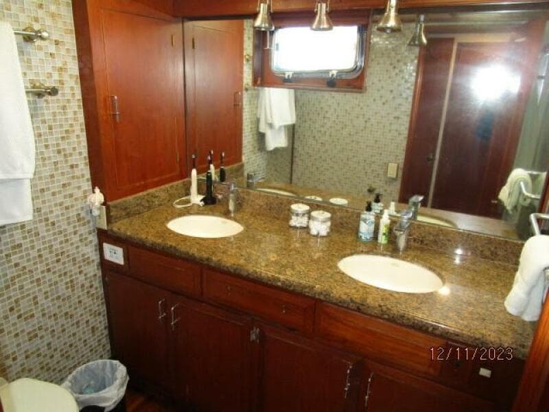 72' DeFever master stateroom head