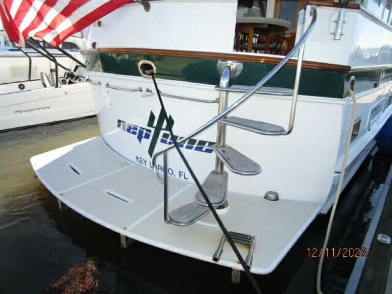 72' DeFever swimplatform
