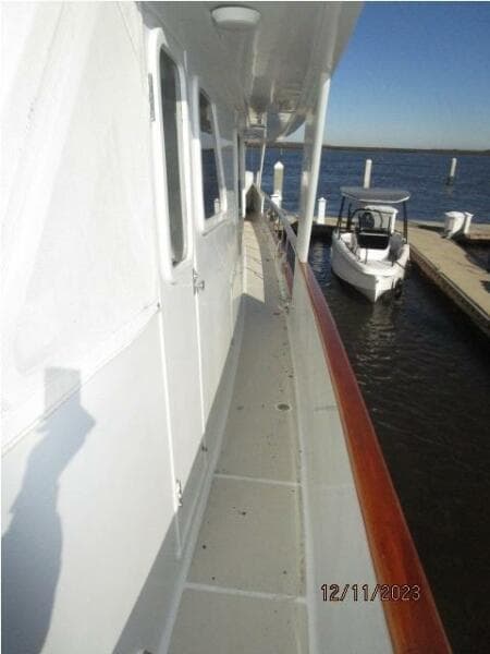 72' DeFever port side deck2