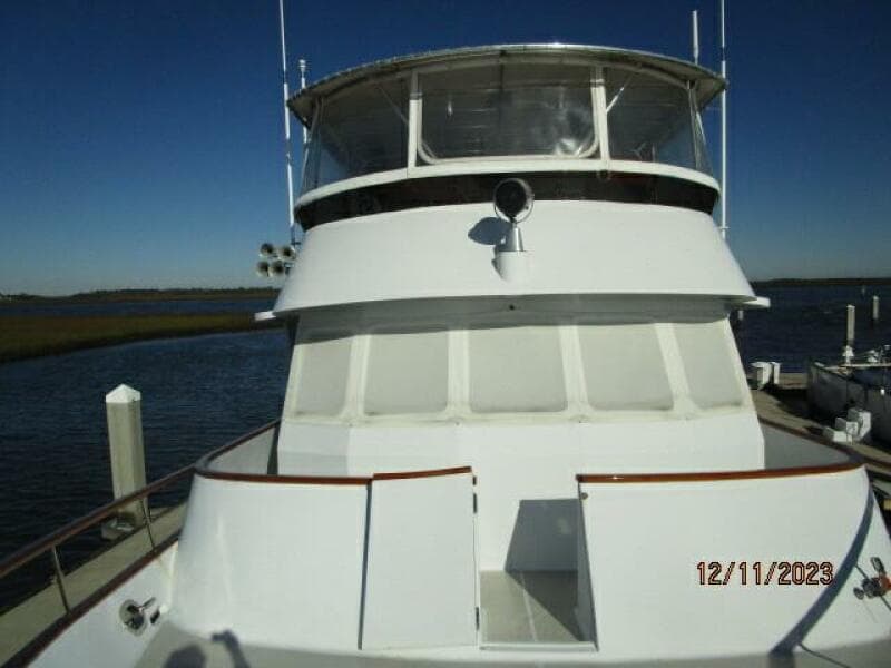 72' DeFever foredeck aft