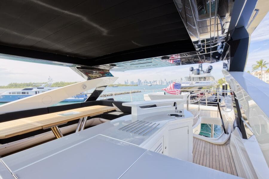 2018 Sunseeker 86 Yacht