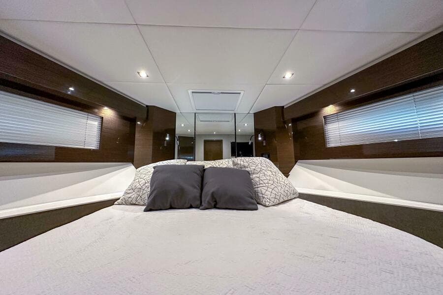 2019 Cruisers Yachts 50 Cantius