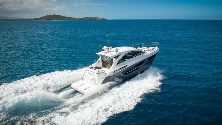 2019 Cruisers Yachts 50 Cantius