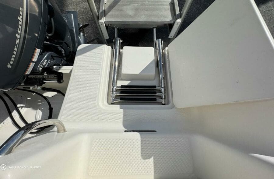 2019 Sailfish 220 CC