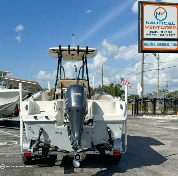 2019 Sailfish 220 CC
