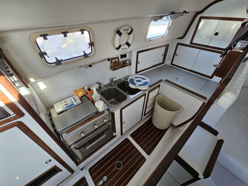 1992 Endeavour Catamaran 30