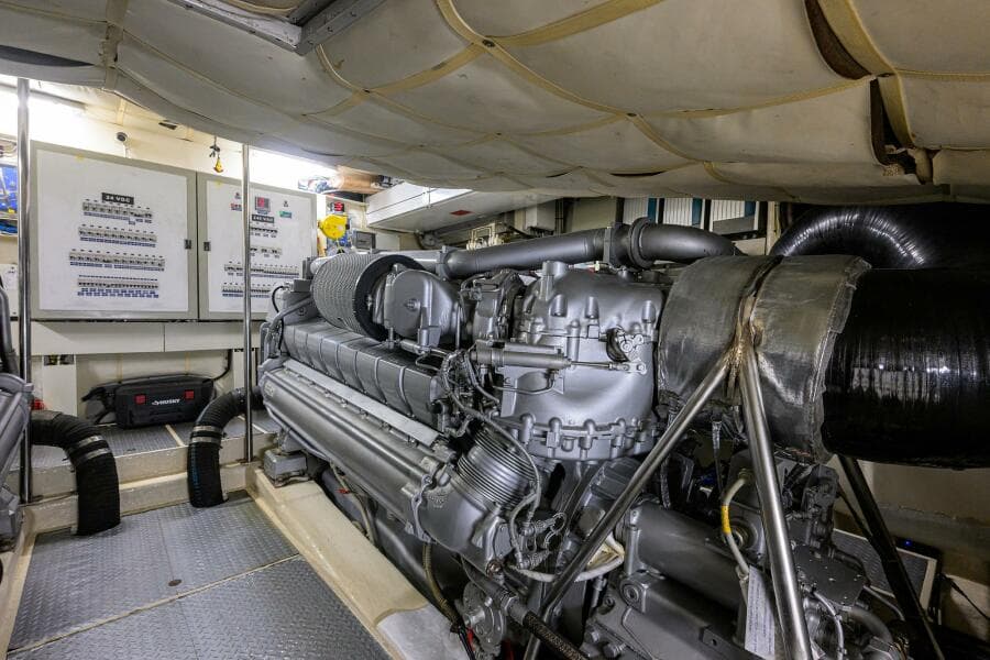 2009 Pershing Express