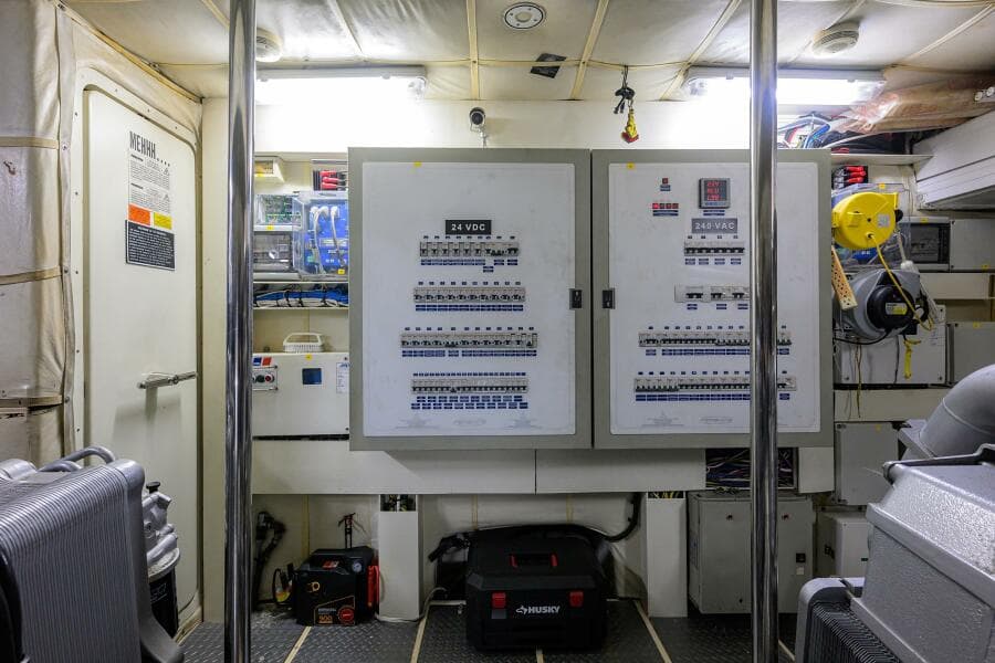 2009 Pershing Express