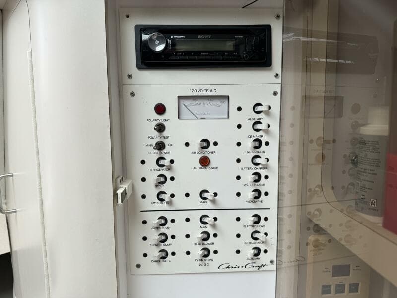 1998 Chris-Craft 320 Express Cruiser
