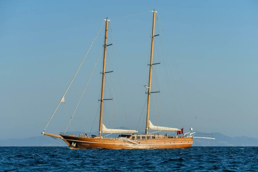 2013 East Yachting Custom