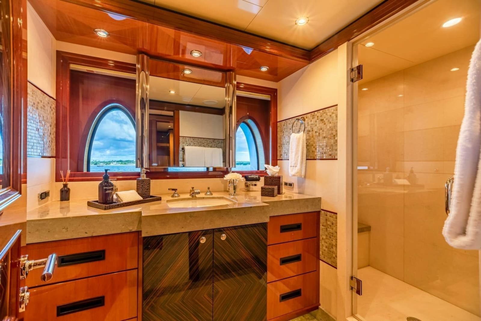 2011 Trinity Yachts Trinity 164