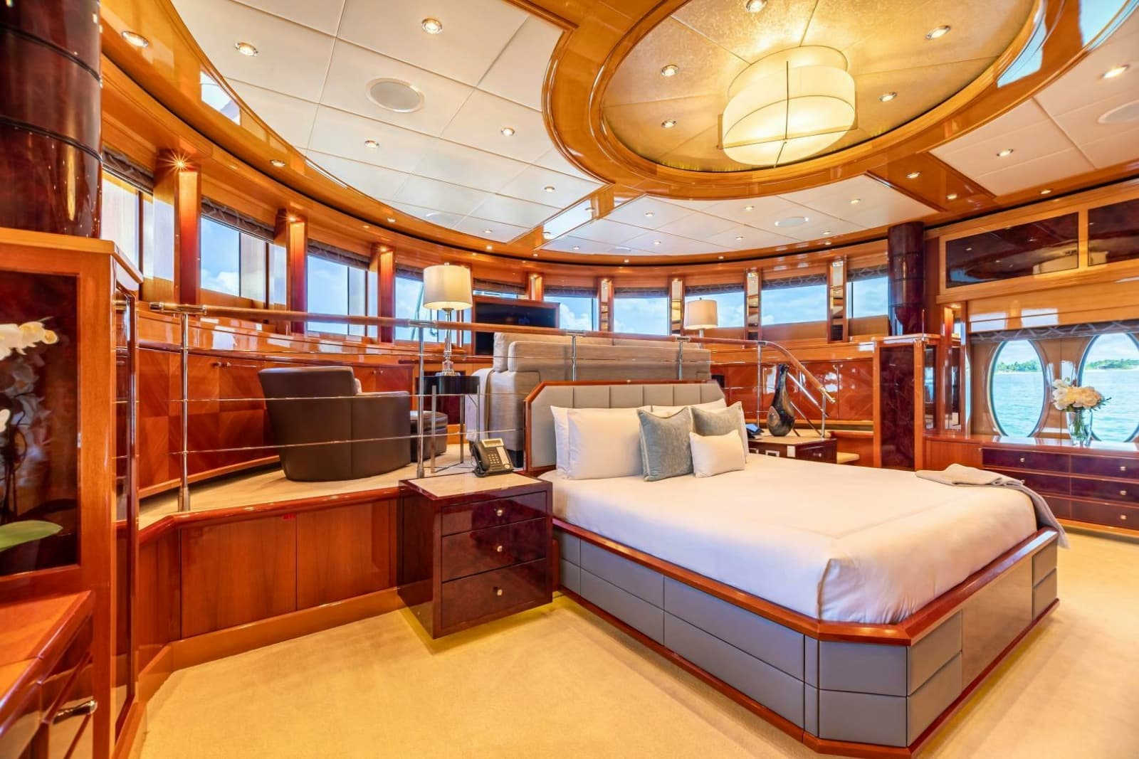 2011 Trinity Yachts Trinity 164