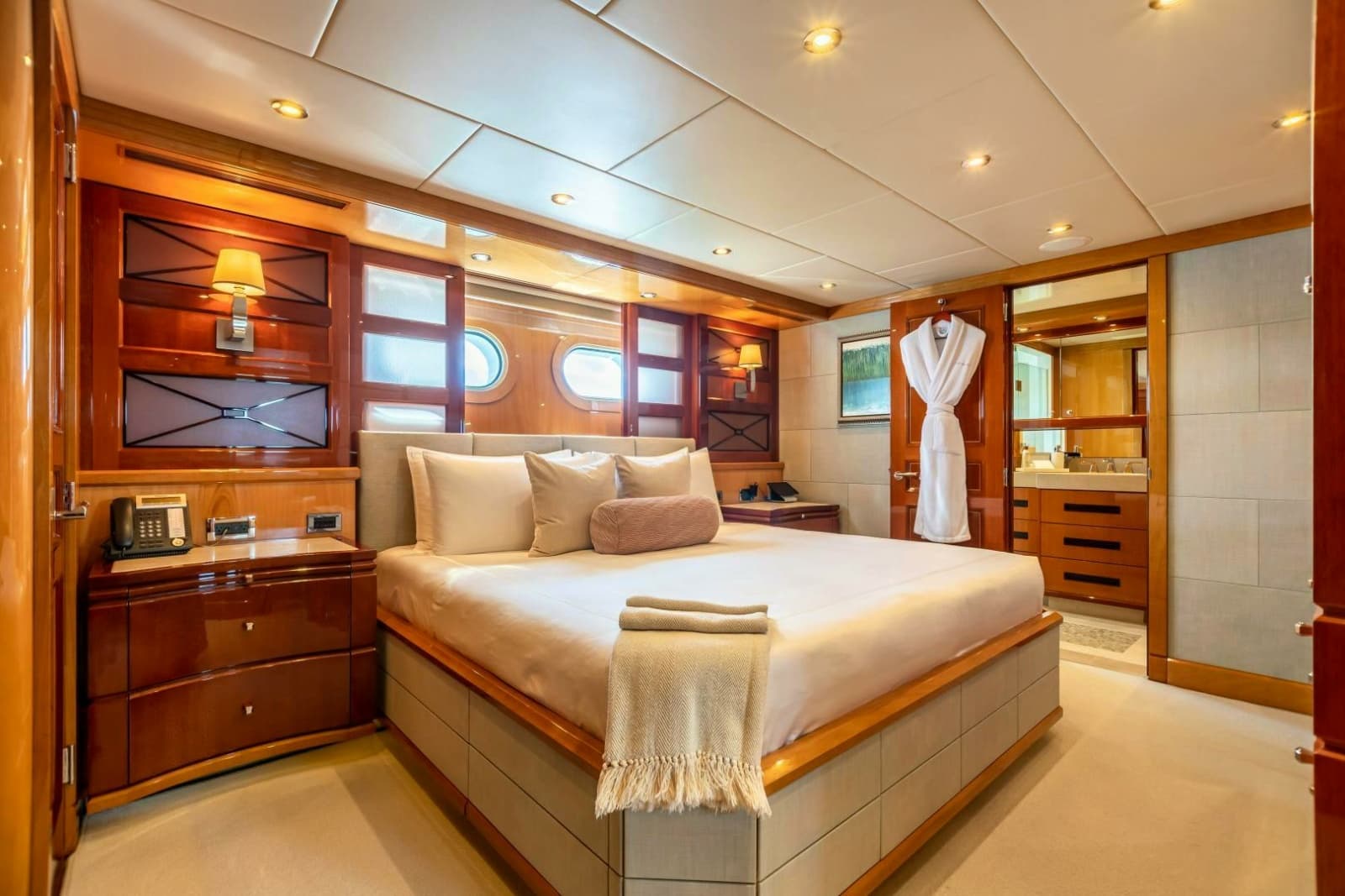 2011 Trinity Yachts Trinity 164