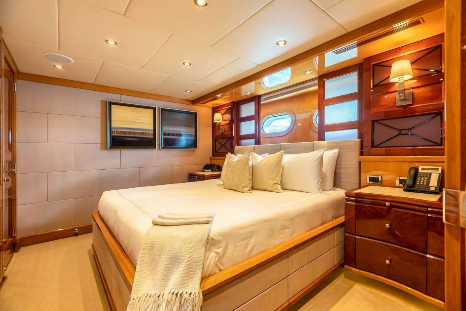 2011 Trinity Yachts Trinity 164