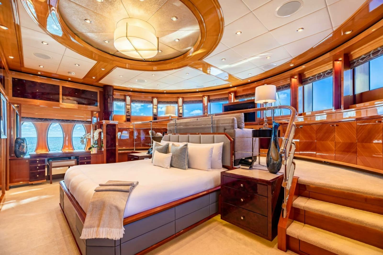 2011 Trinity Yachts Trinity 164