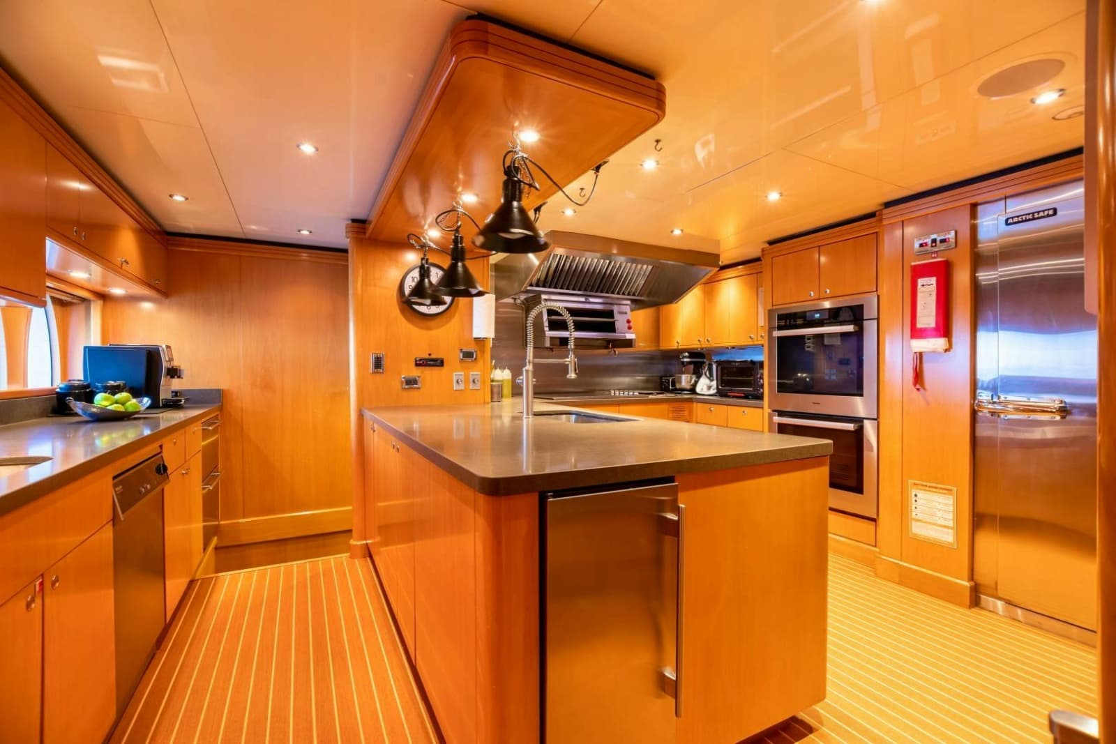 2011 Trinity Yachts Trinity 164