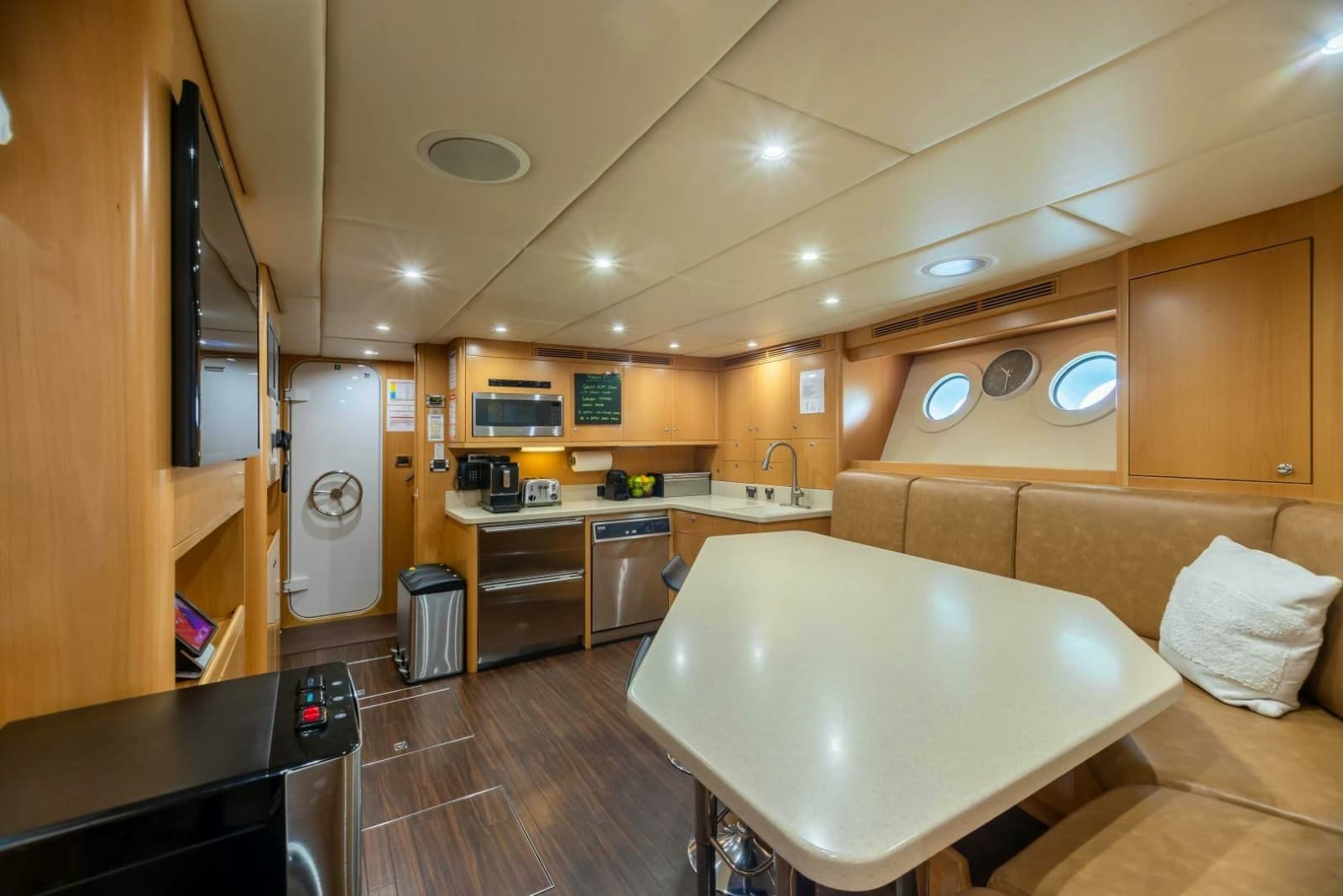 2011 Trinity Yachts Trinity 164