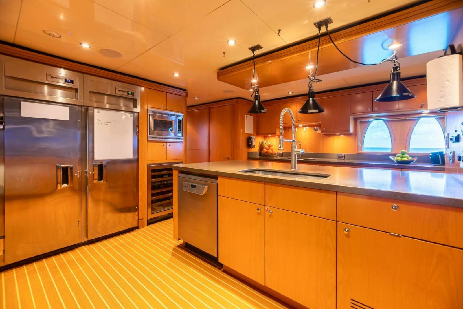 2011 Trinity Yachts Trinity 164