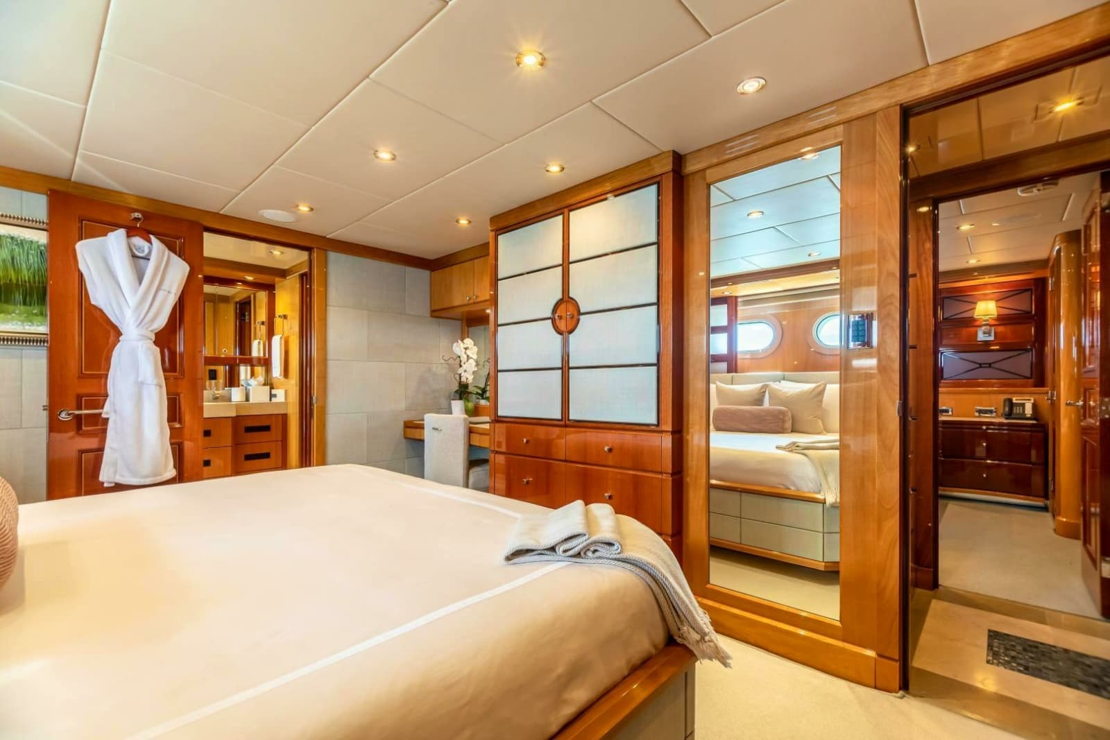 2011 Trinity Yachts Trinity 164