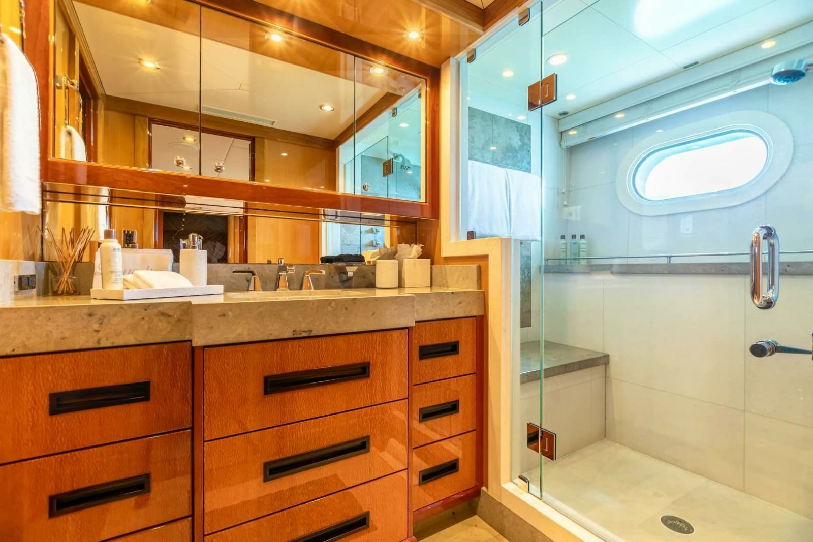 2011 Trinity Yachts Trinity 164