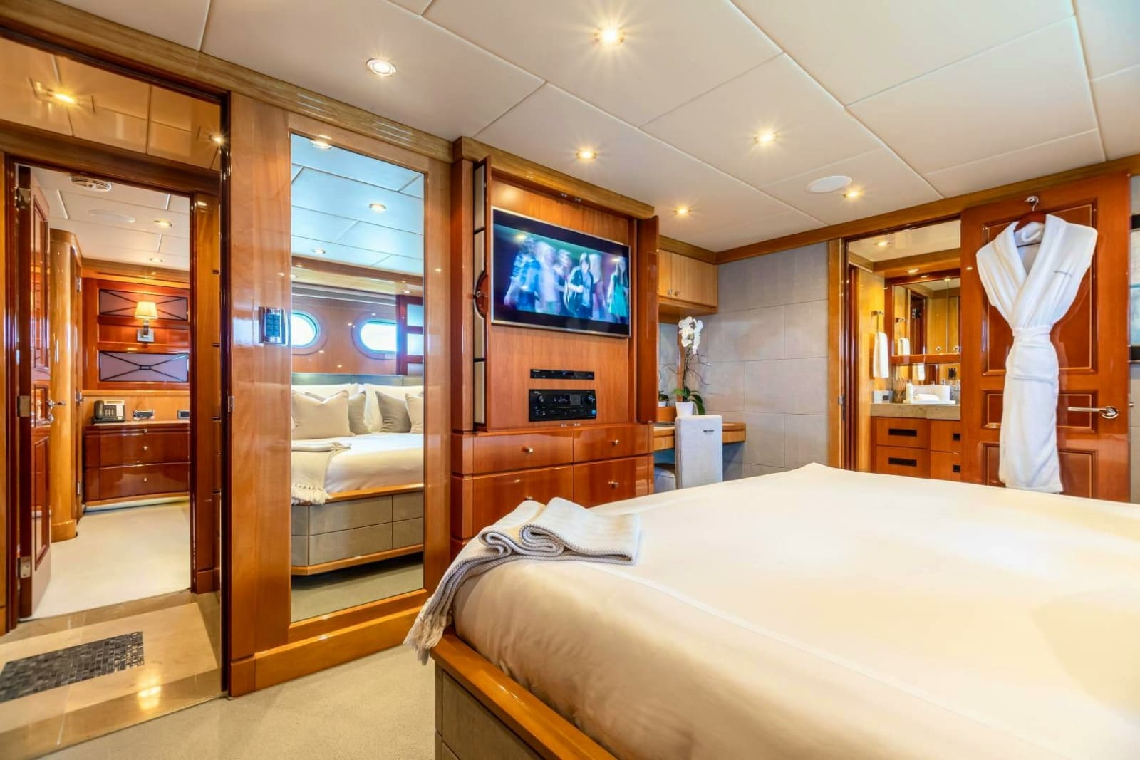 2011 Trinity Yachts Trinity 164