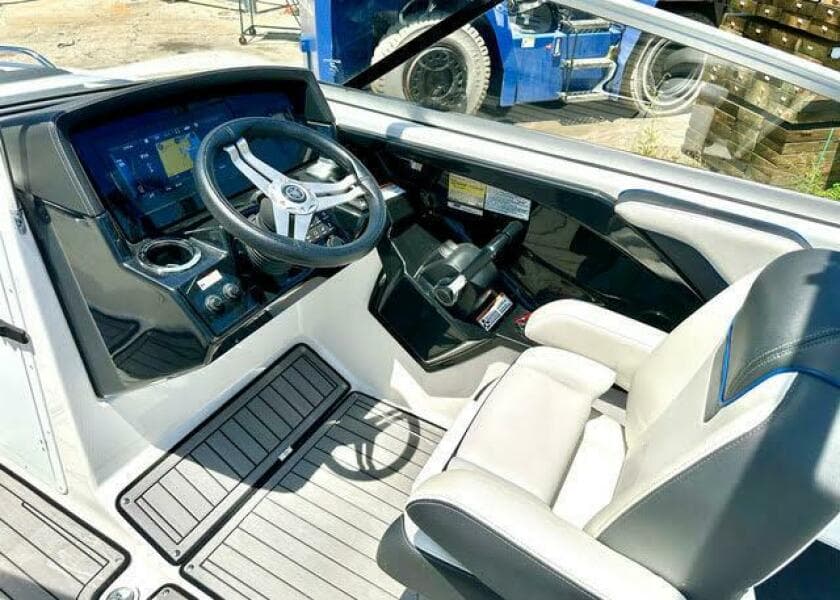 Helm Seat