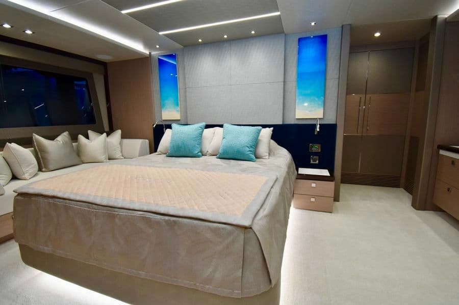 2018 Sunseeker Yacht