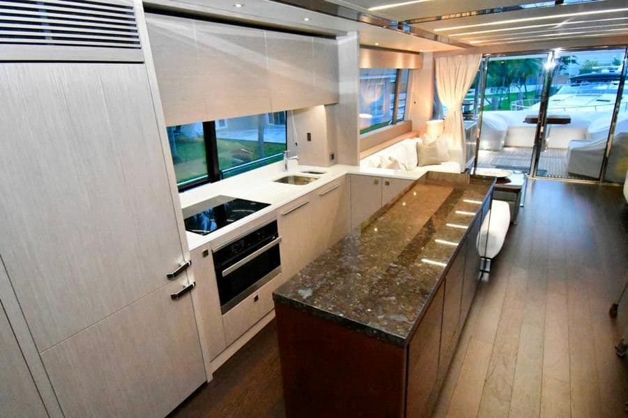 2018 Sunseeker Yacht