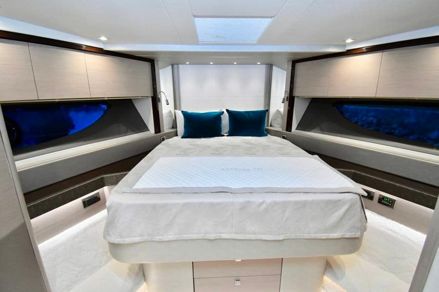 2018 Sunseeker Yacht