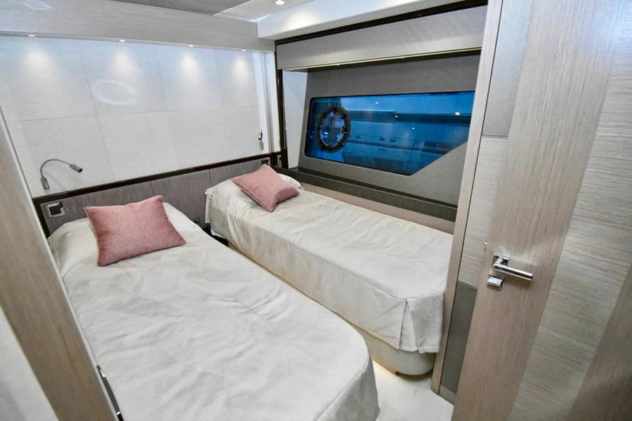 2018 Sunseeker Yacht