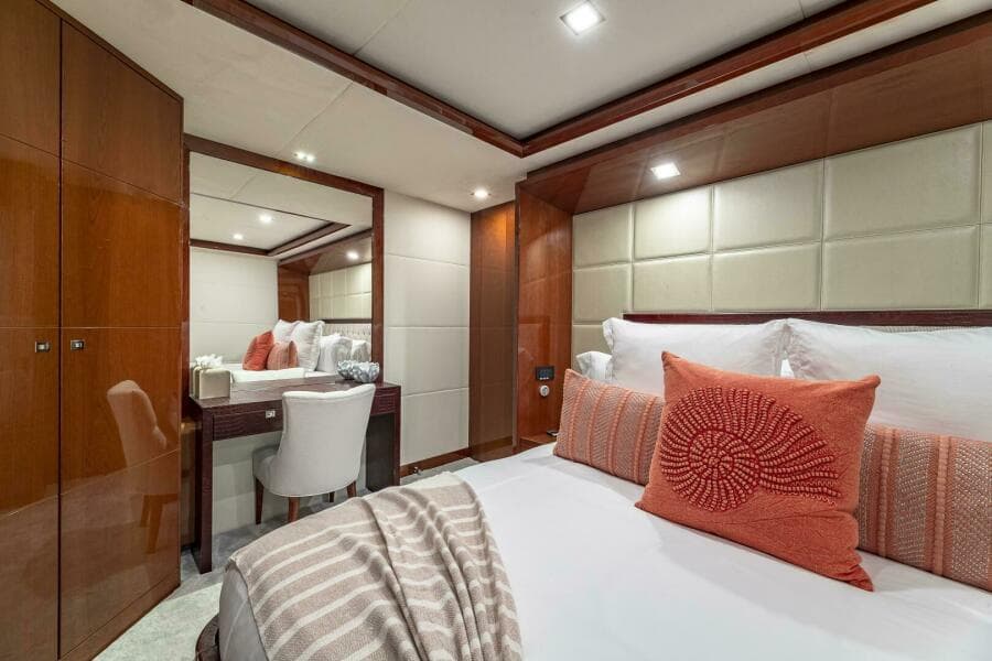 2012 Princess 104 - VIP statroom