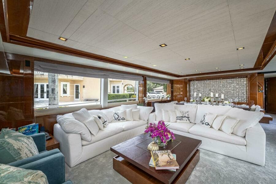 2012 Princess 104 - Salon