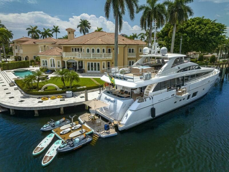 2012 Princess 104 - Profile