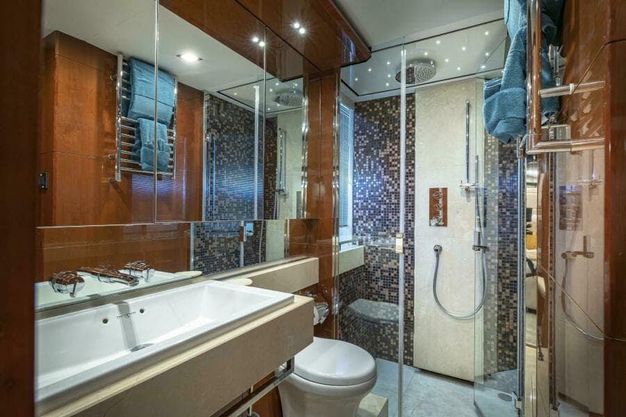 2012 Princess 104 - Twin stateroom head