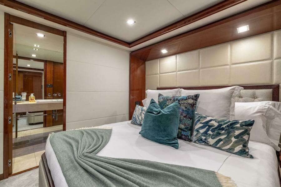 2012 Princess 104 - VIP statroom