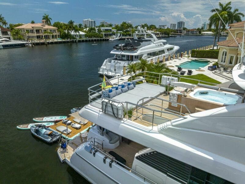 2012 Princess 104 - Flybridge hottub