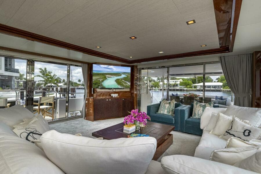 2012 Princess 104 - Salon