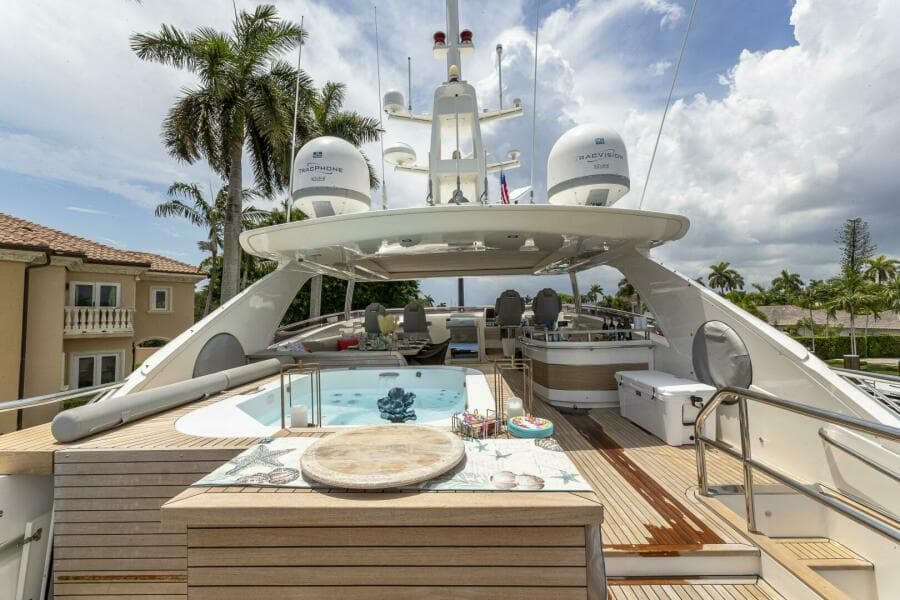 2012 Princess 104 - Flybridge hottub