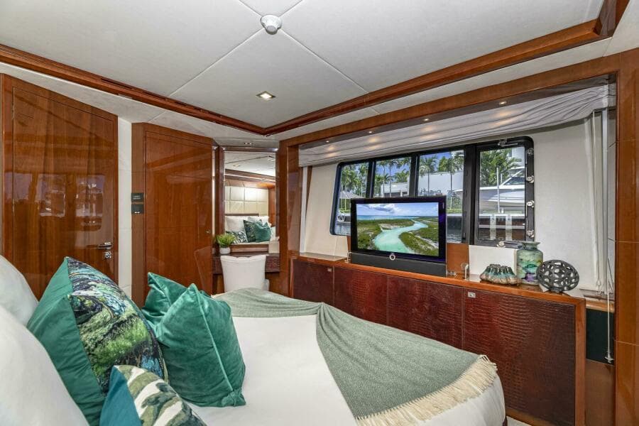 2012 Princess 104 - VIP statroom