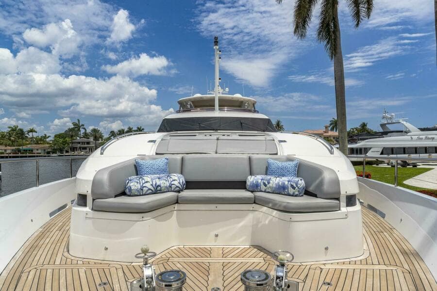 2012 Princess 104 - Bow seating
