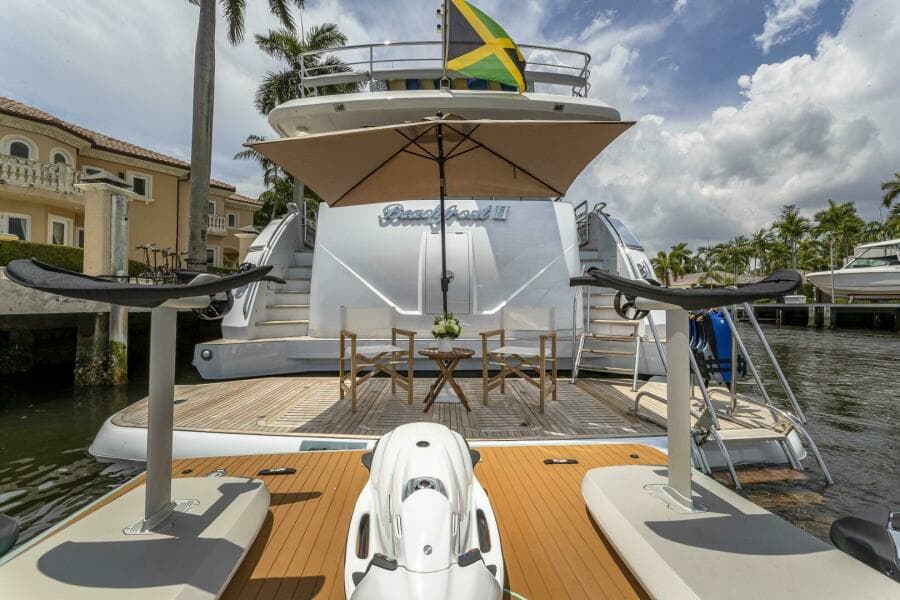 2012 Princess 104 - Swim platform