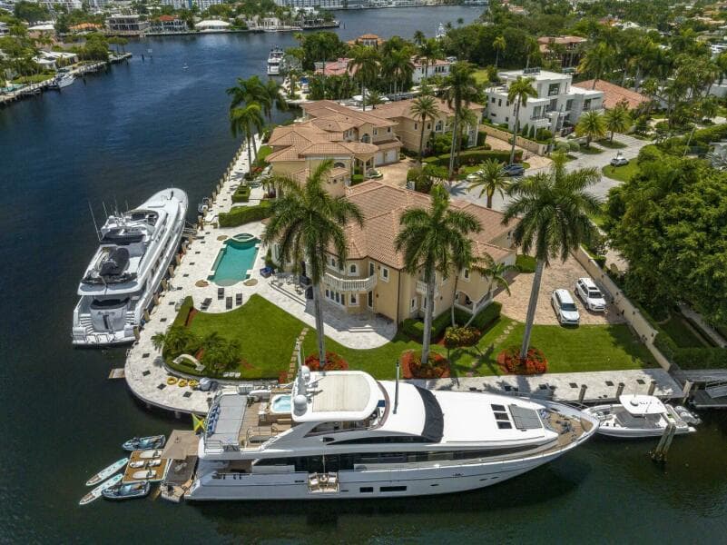 2012 Princess 104 - Profile