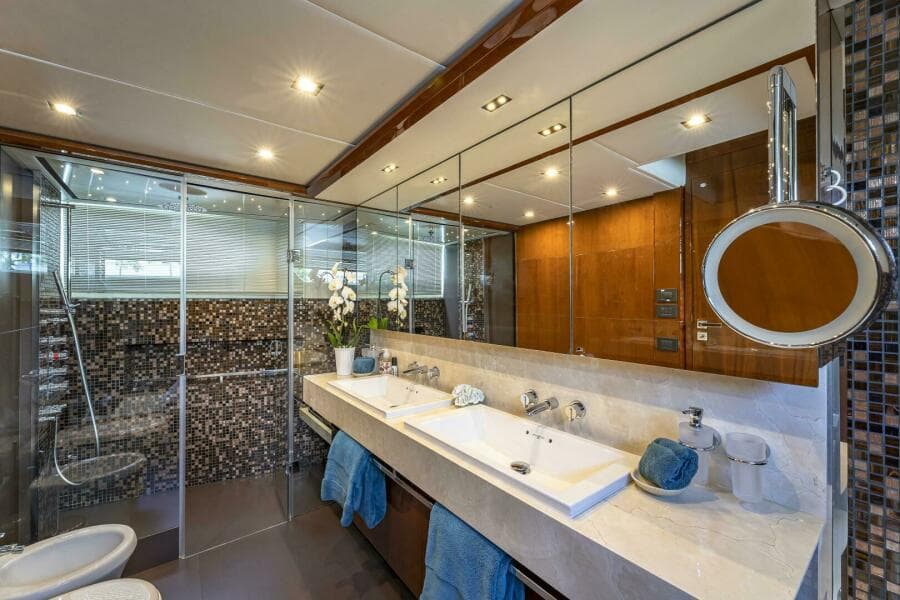 2012 Princess 104 - On deck master head