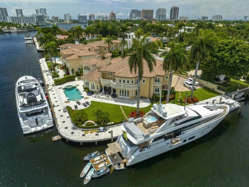 2012 Princess 104 - Profile