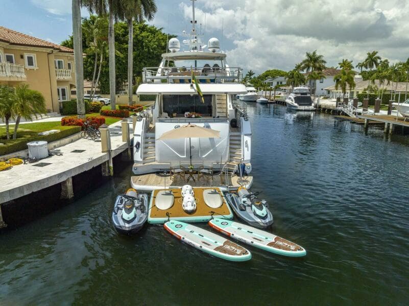 2012 Princess 104 - Stern