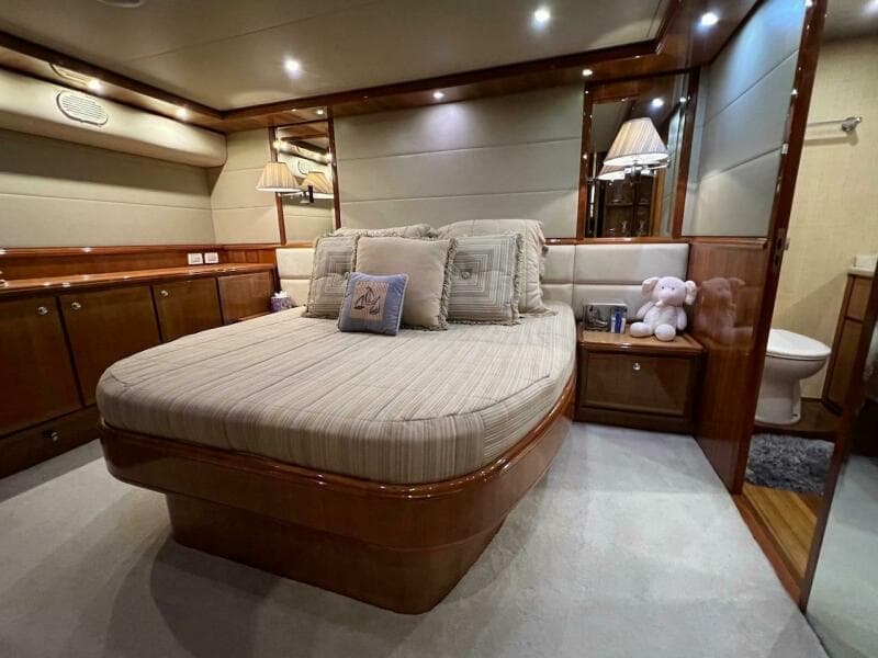 2004 Bertram 67