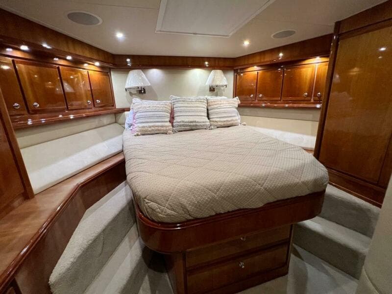 2004 Bertram 67
