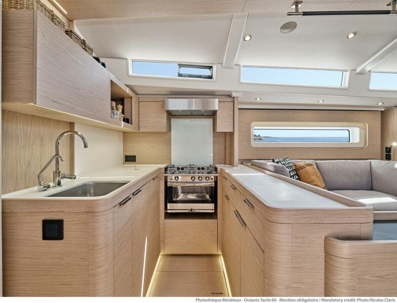 BENETEAU Oceanis Yacht 60