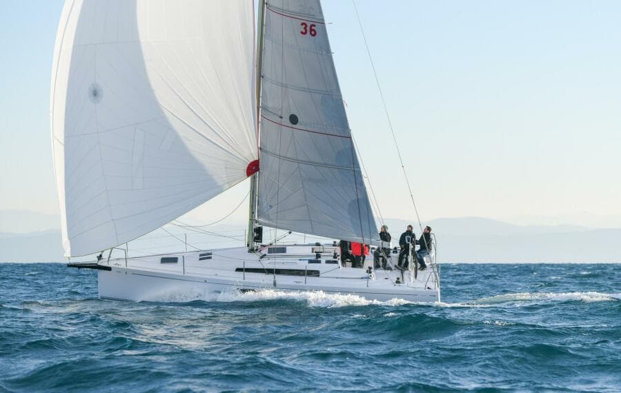 2027 Beneteau First 36