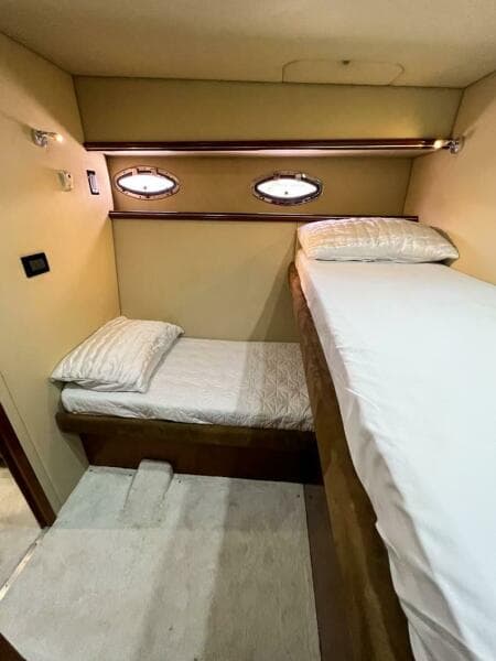 2011 Cruisers Yachts 560 Express